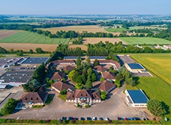 Les Trois Colonnes - Hôtel Kyriad Sens - MALAY-LE-GRAND