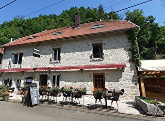 Les Chambres d'hôtes de la Source Bleue - CUSANCE